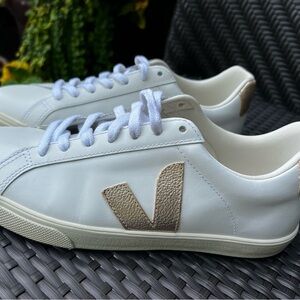 Veja Women's White and Tan Sneakers size 8
